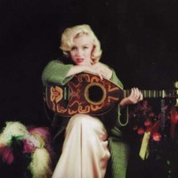 Marilyn Monroe & Guitar